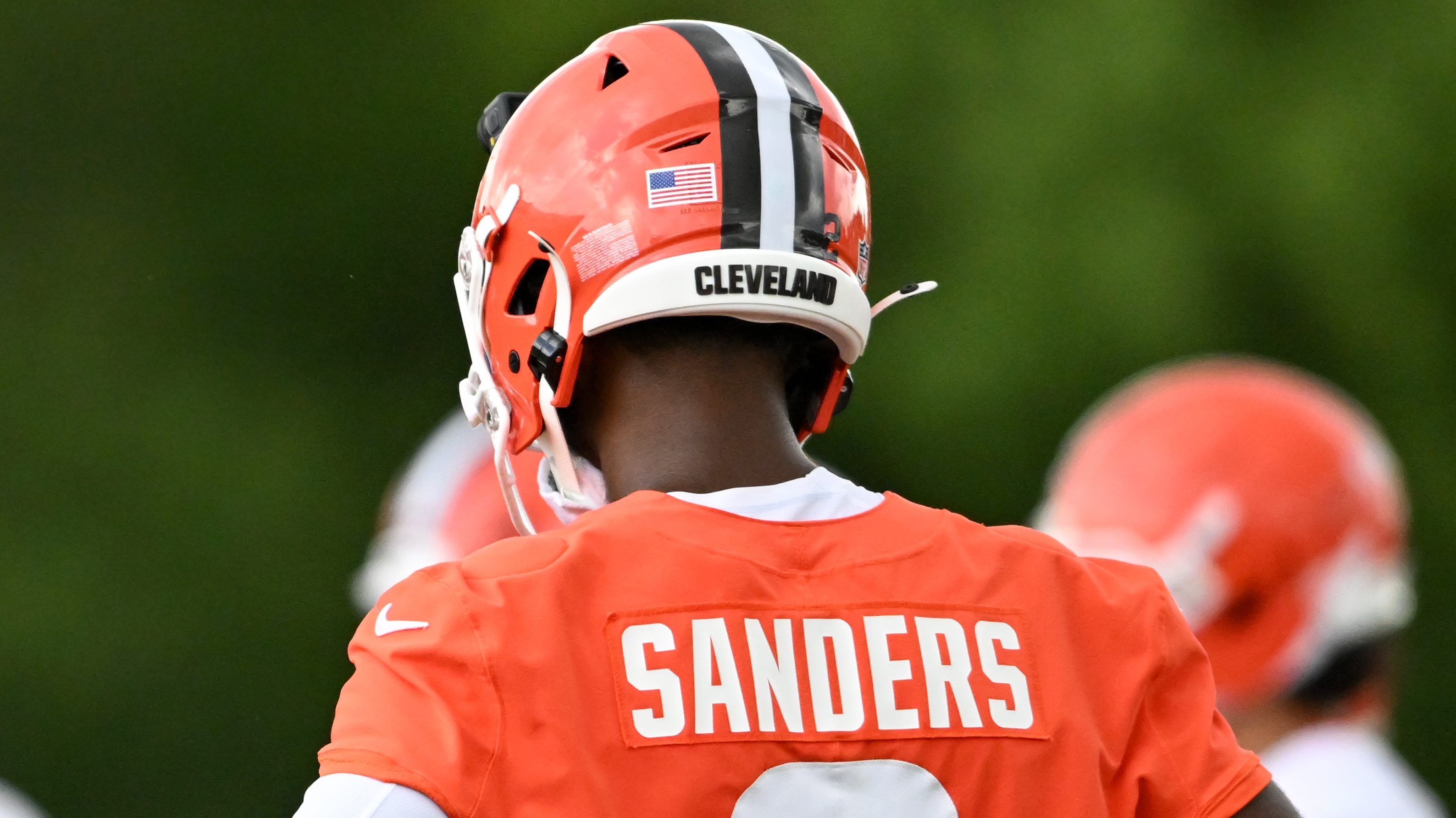 Ex-Pro Bowler Puts Shedeur Sanders on Notice in Browns QB Battle