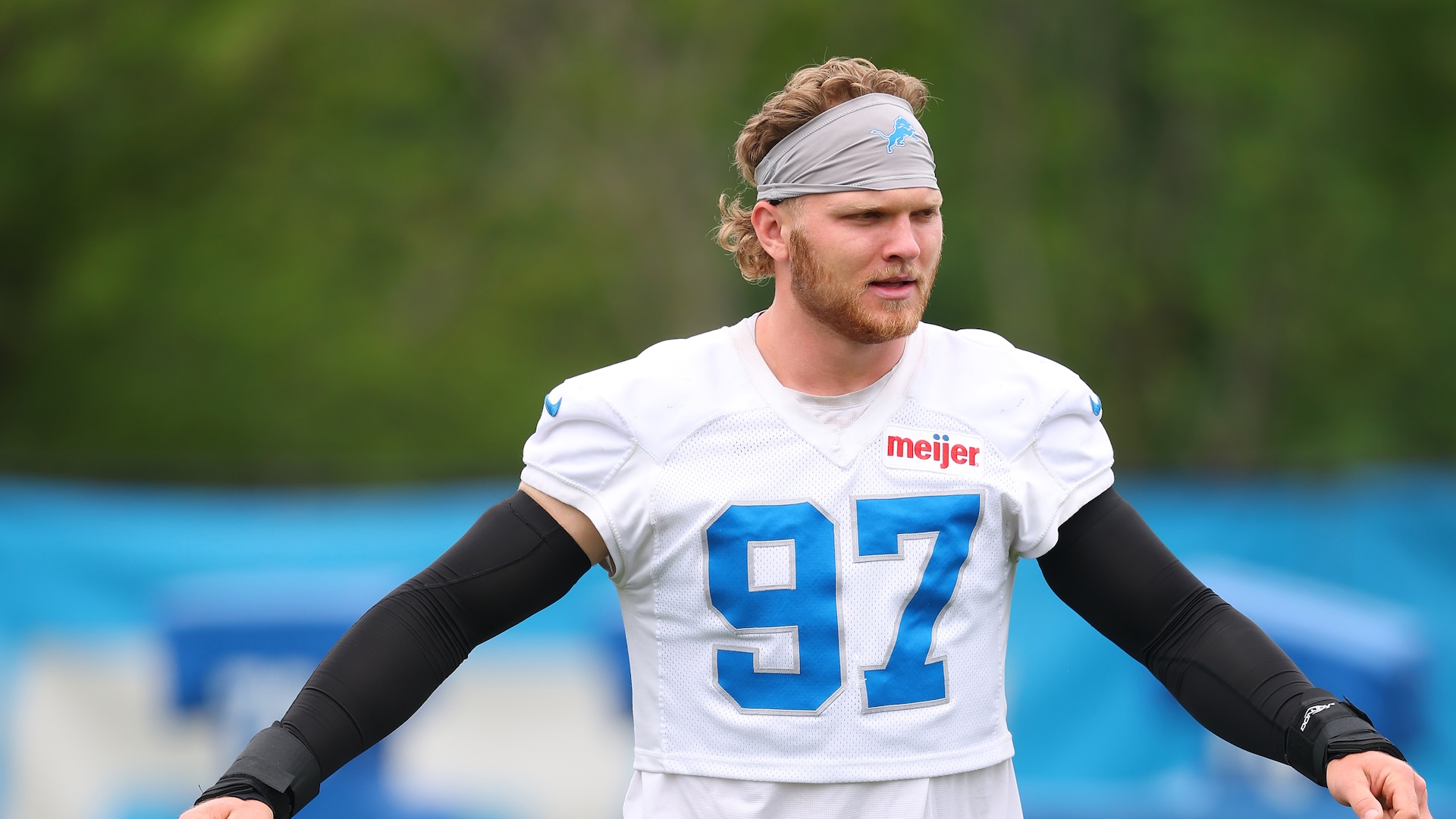 Lions Rookie Speaks out on Playing With All-Pro Aidan Hutchinson