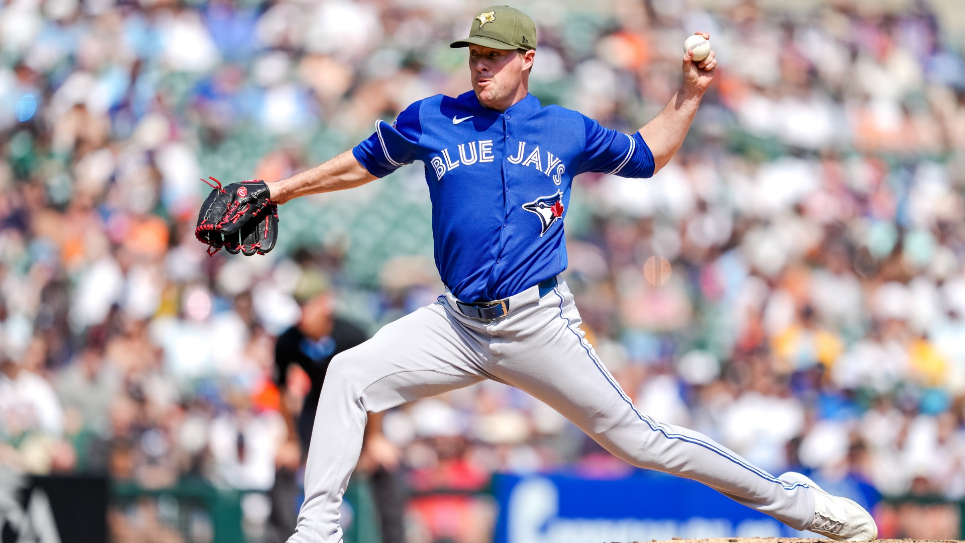 Joe Mantiply #35 of the Toronto Blue Jays pitches the ball against the Detroit Tigers during the bottom of the eighth inning at Comerica Park on May 17, 2026 in Detroit, Michigan. (Photo by Nic Antaya/Getty Images)