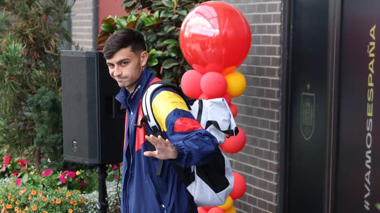 Pedri #20 of Spain walks to the bus.
