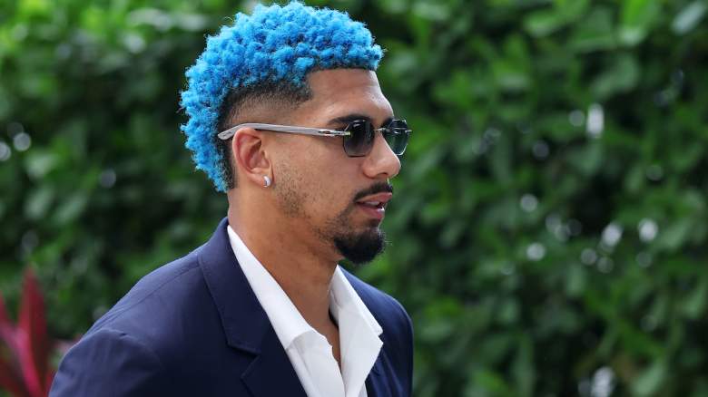 Ronald Araujo #4 of Uruguay arrives.