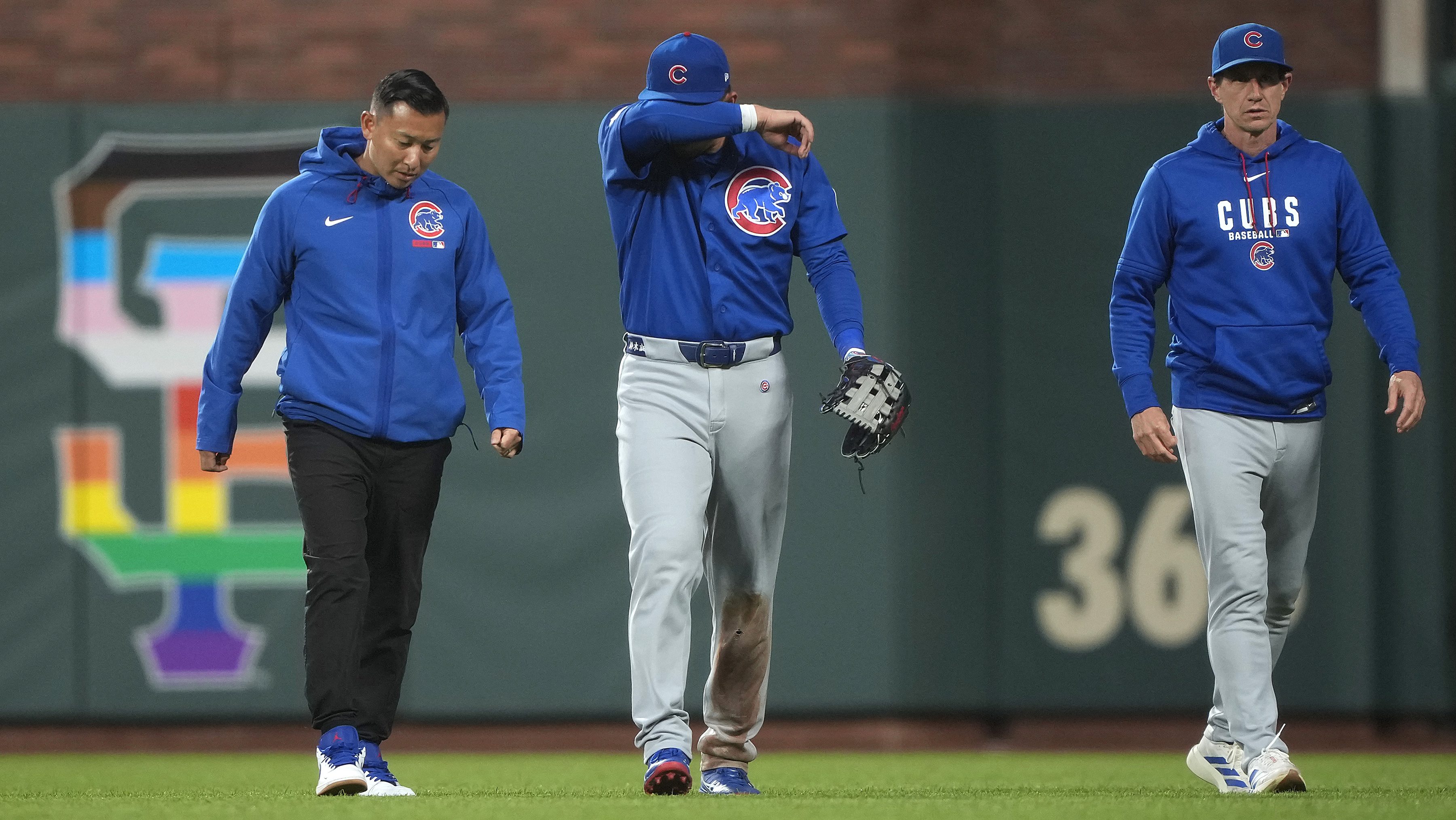 Seiya Suzuki exits Cubs game with right knee discomfort