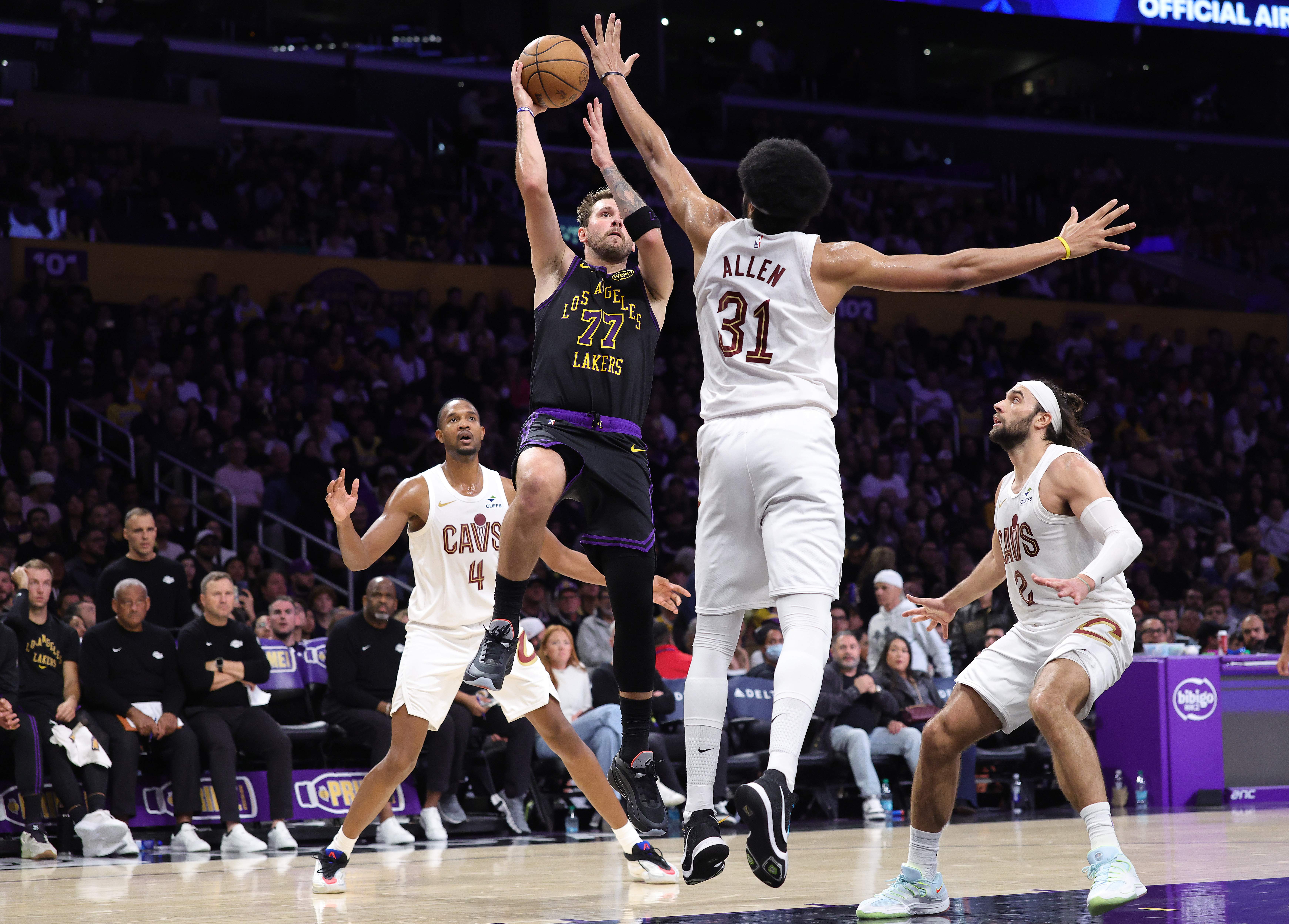 Cleveland Cavaliers v Los Angeles Lakers
