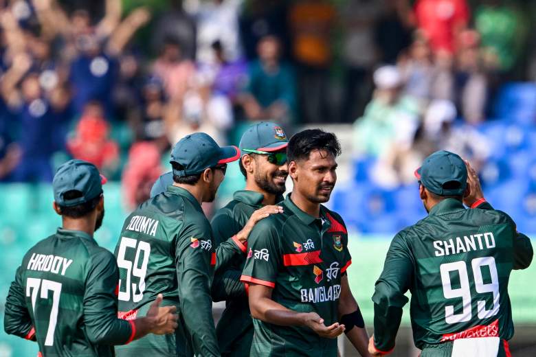 CRICKET-BAN-NZL-ODI