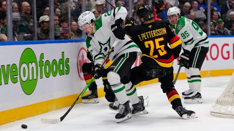 Dallas Stars v Vancouver Canucks