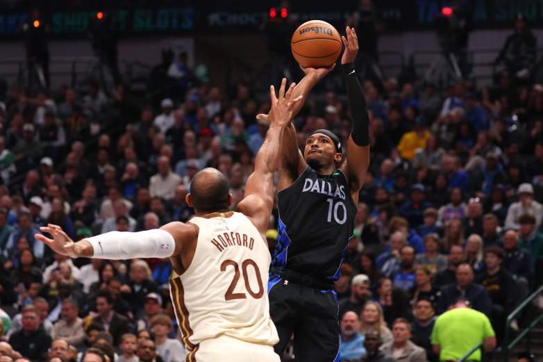 Golden State Warriors v Dallas Mavericks