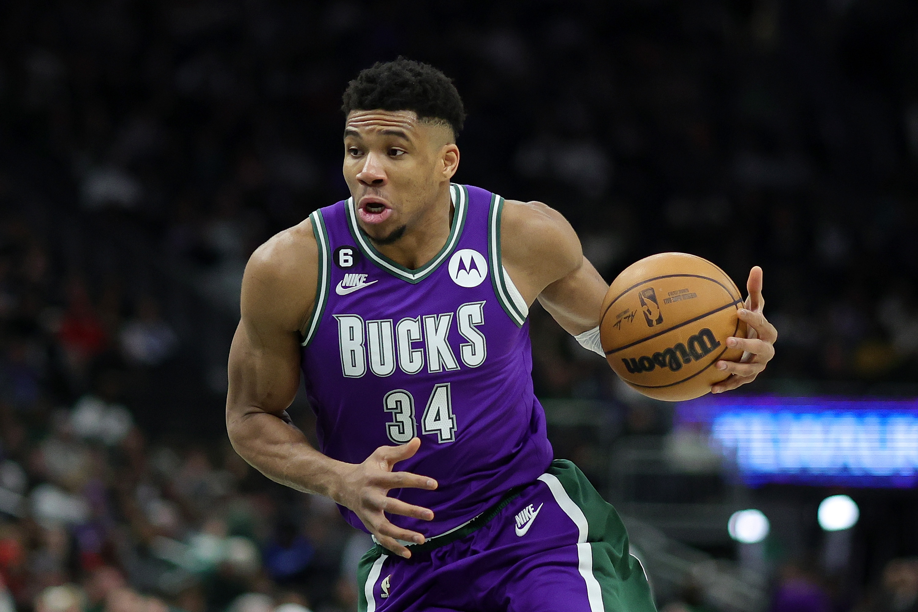 Los Angeles Clippers v Milwaukee Bucks