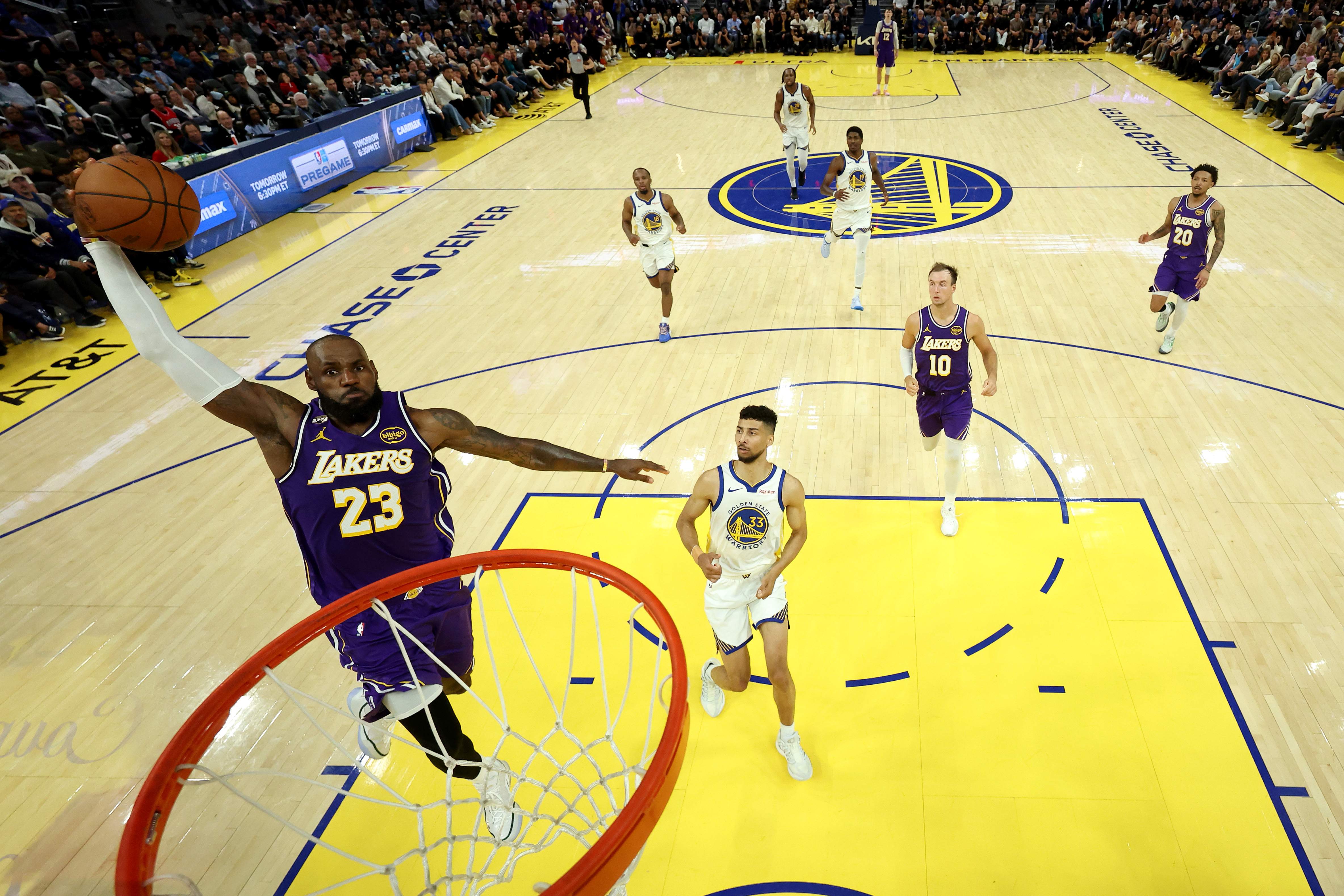 Los Angeles Lakers v Golden State Warriors