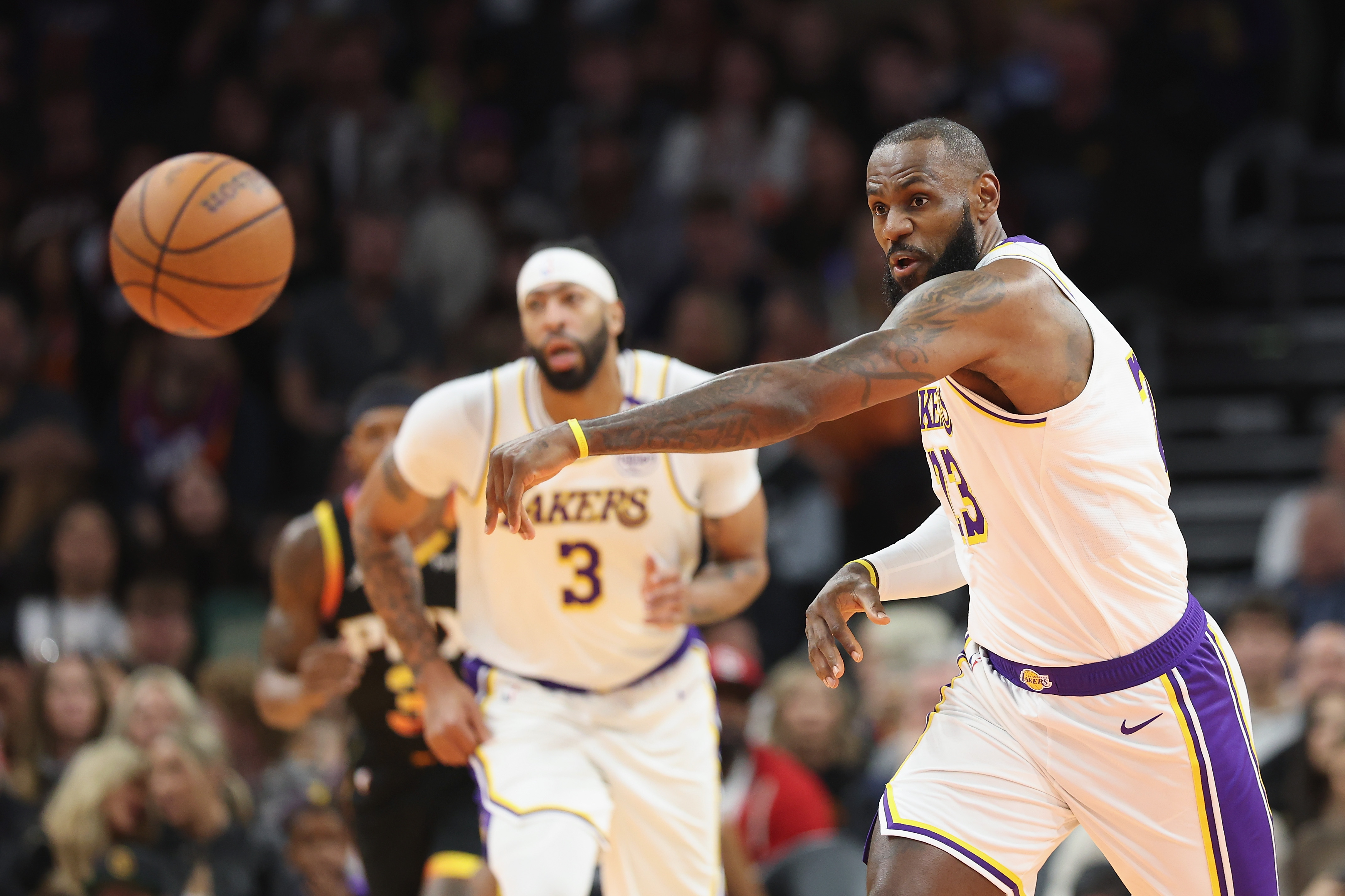 Los Angeles Lakers v Phoenix Suns - Emirates NBA Cup
