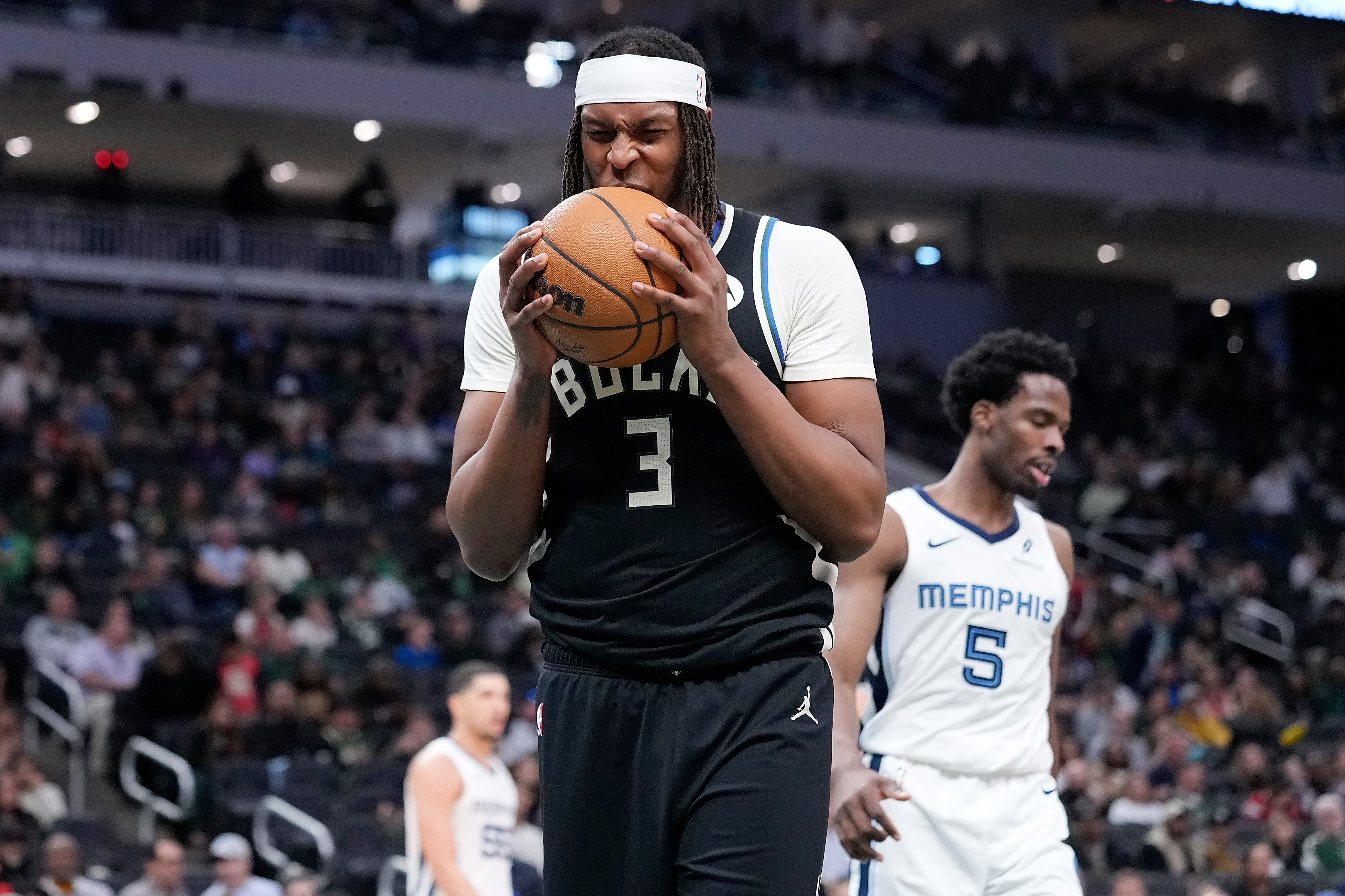 Memphis Grizzlies v Milwaukee Bucks