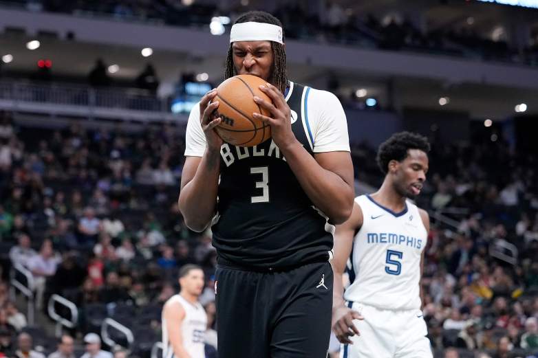 Memphis Grizzlies v Milwaukee Bucks