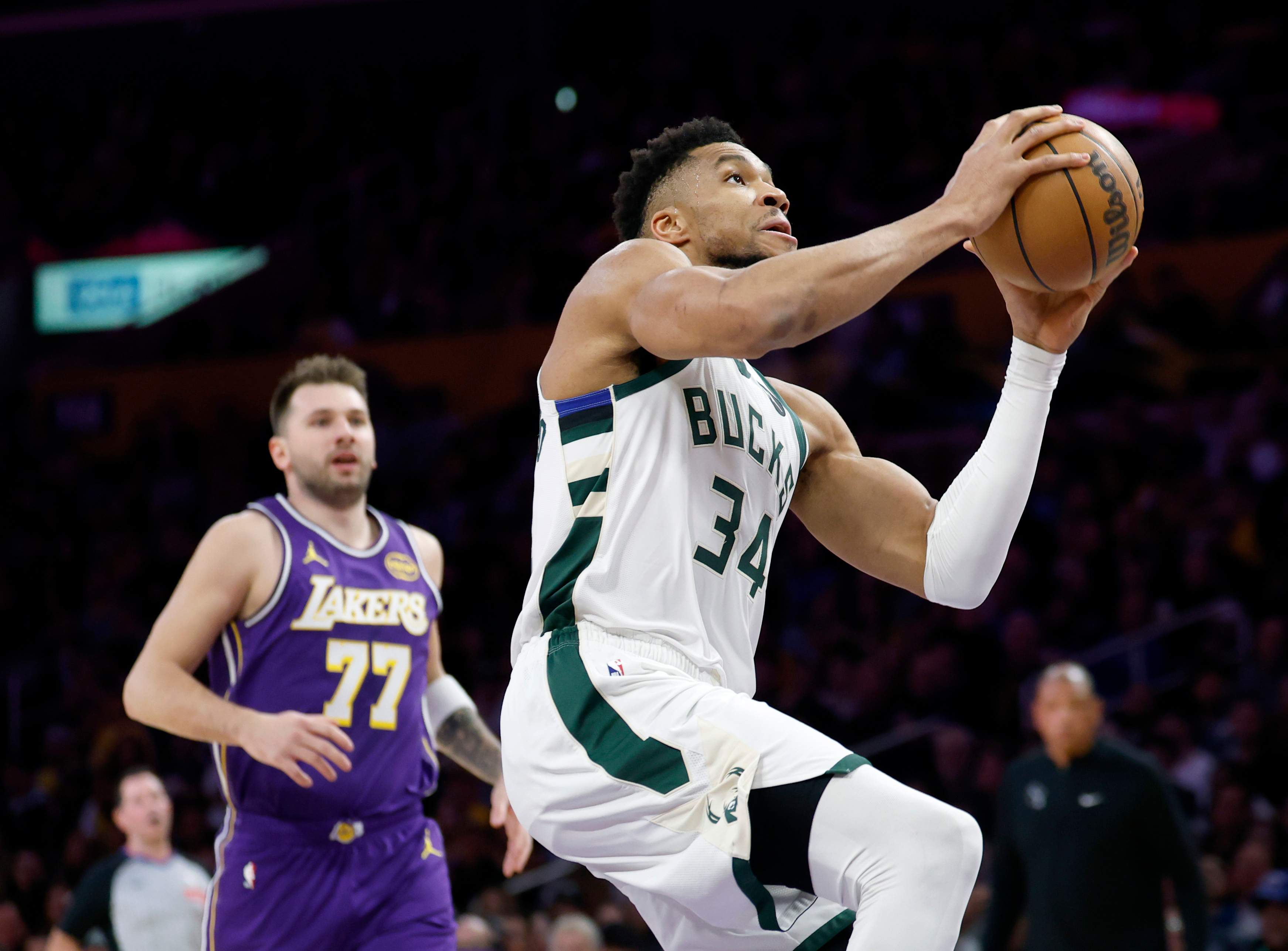 Milwaukee Bucks v Los Angeles Lakers