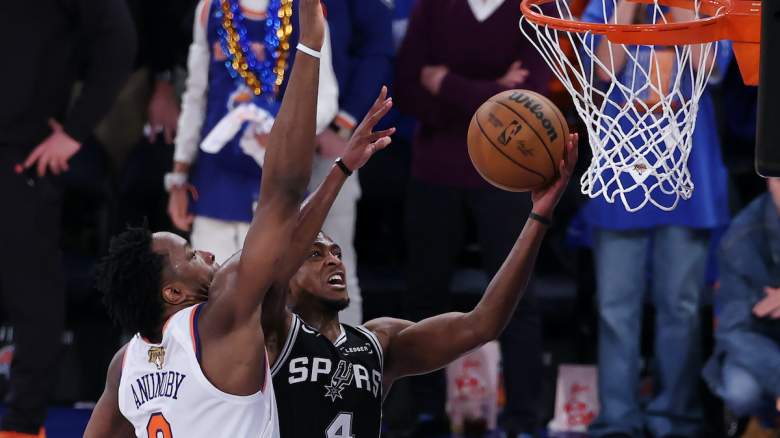 De'aaron Fox #4 of the San Antonio Spurs shoots the ball against OG Anunoby #8 of the New York Knicks.