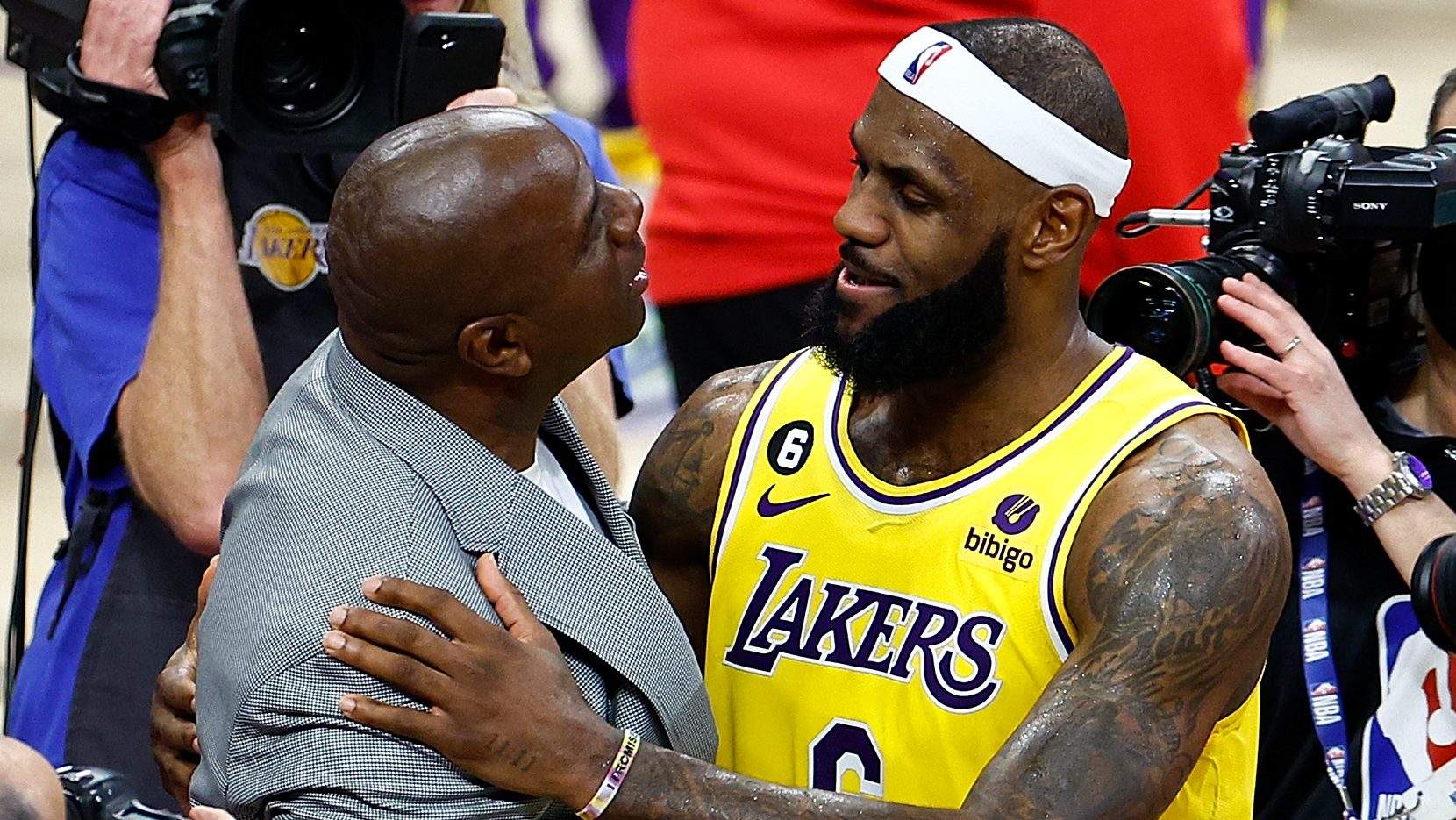 Magic Johnson Sends LeBron James Strong Message After Lakers News