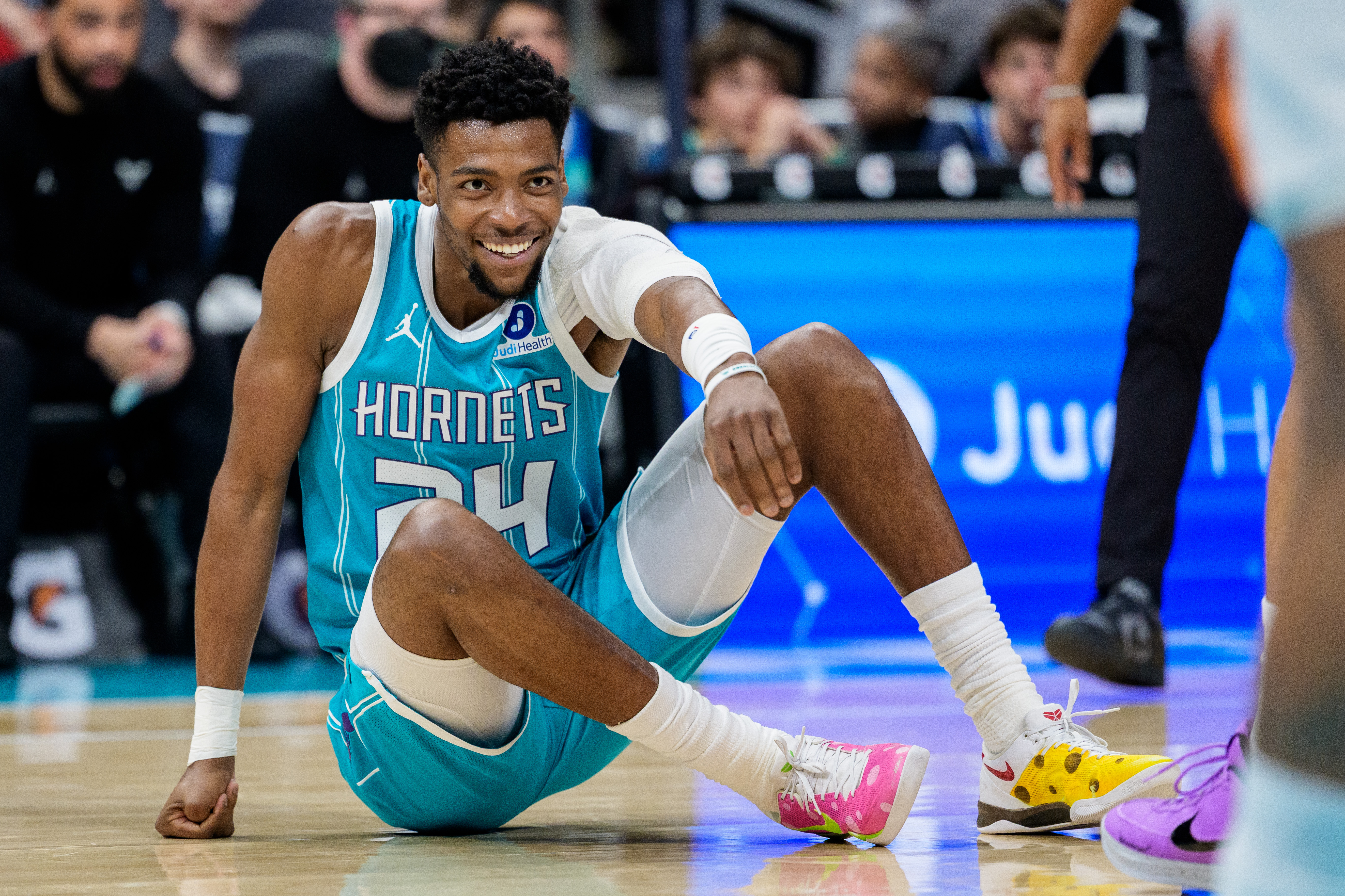 Phoenix Suns v Charlotte Hornets