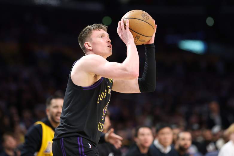 Phoenix Suns v Los Angeles Lakers