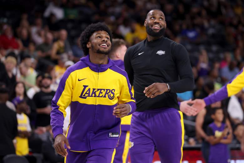 Phoenix Suns v Los Angeles Lakers