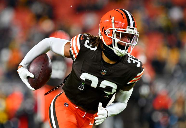 Pittsburgh Steelers v Cleveland Browns