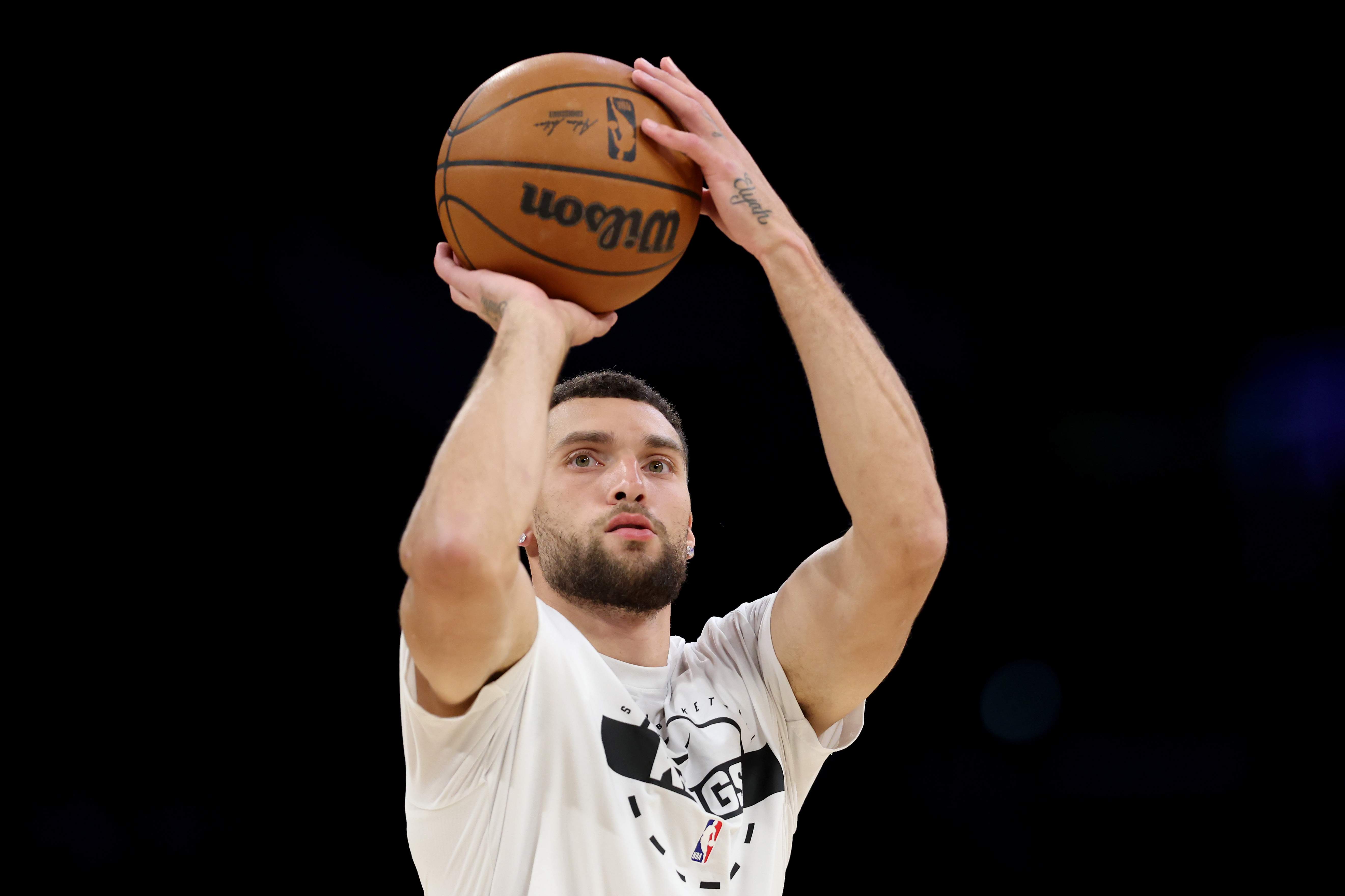 Sacramento Kings v Los Angeles Lakers