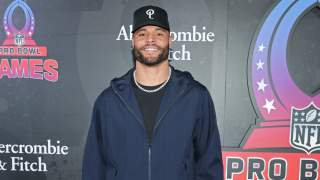 New Photo of Cowboys’ QB Dak Prescott Turns Heads