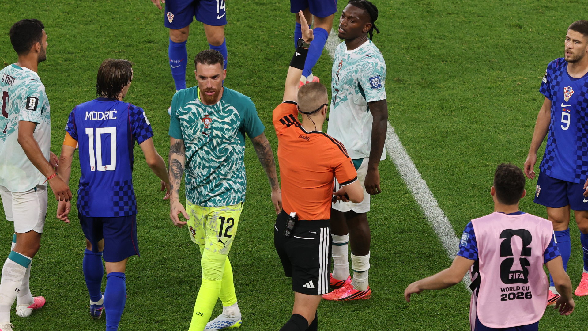 حارس أمريكا السابق كيسي كيلر يثير الجدل حول قرارات التسلل وتقنية الـ VAR في كأس العالم
