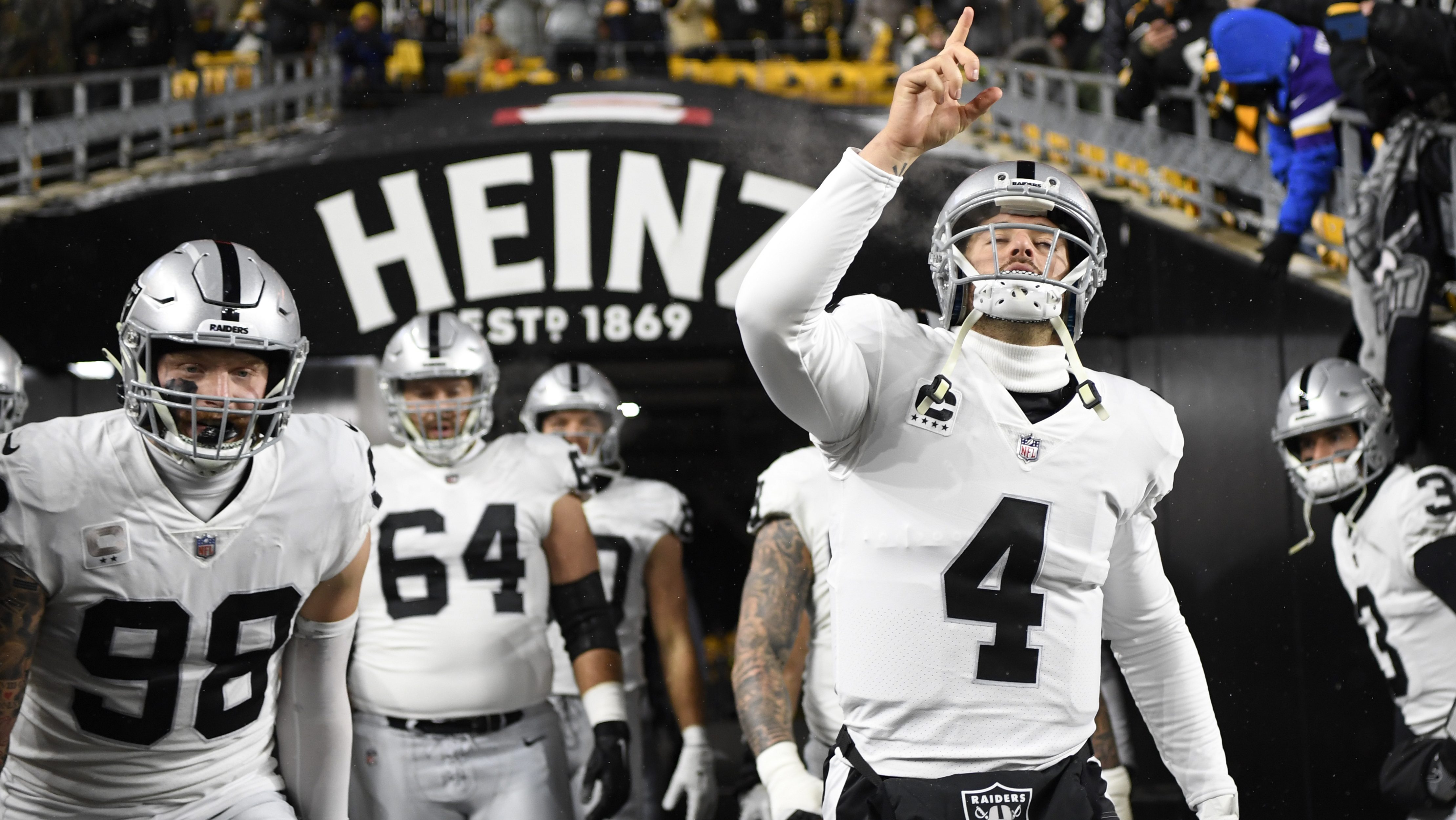 Derek Carr Puts Rare Roster Projections on Raiders Rookie Fernando Mendoza