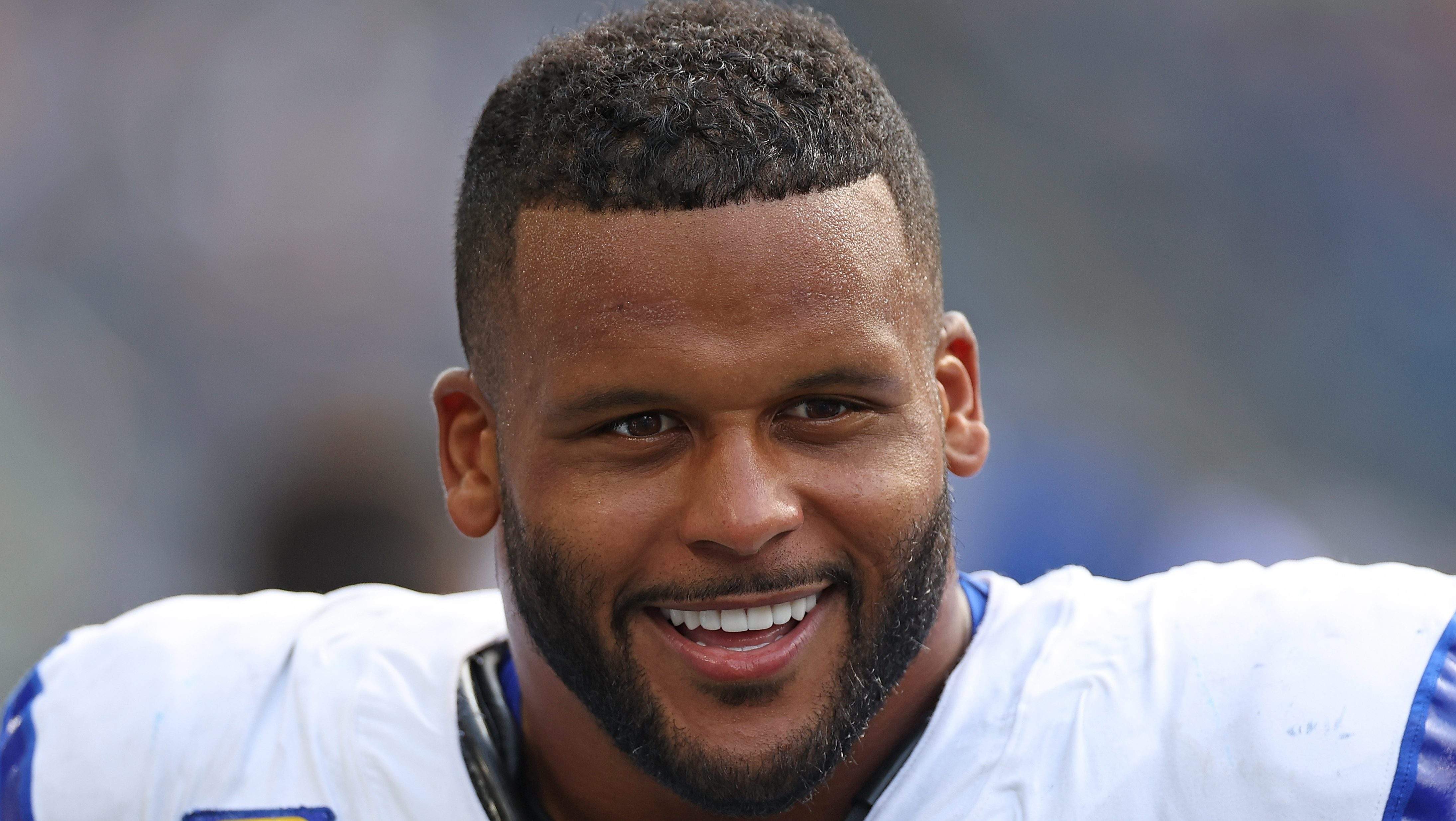 Aaron Donald fuels talk of a Rams return with candid comments and timelines.