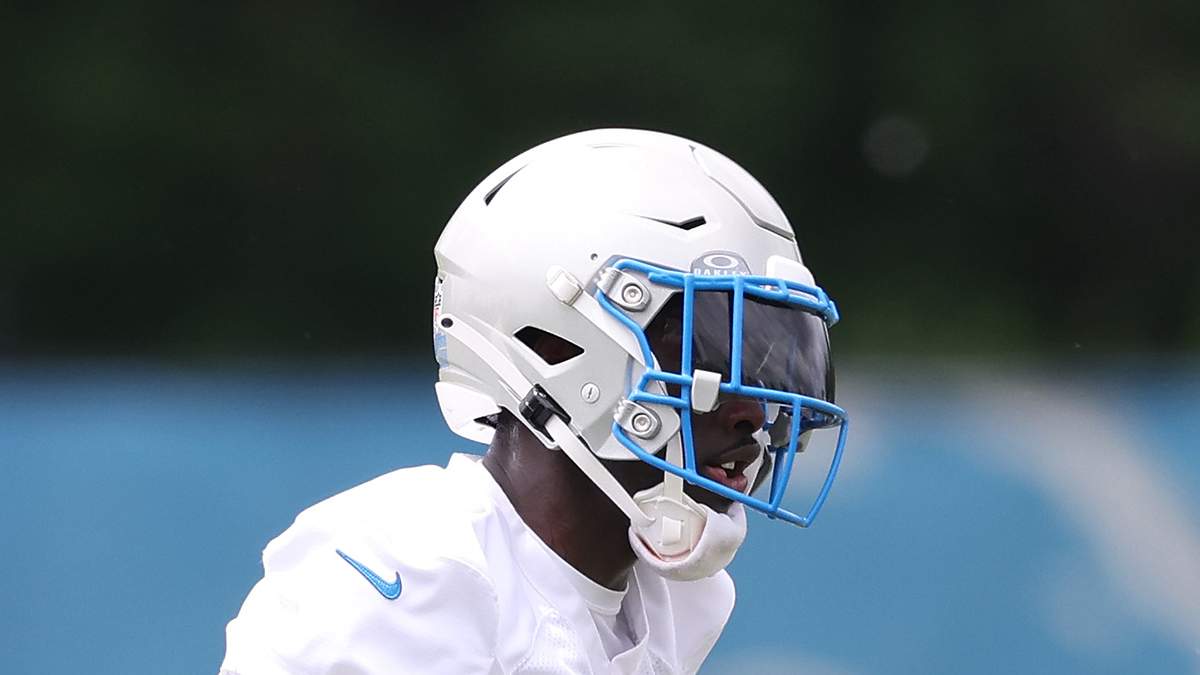 Raiders linked to potential signing of controversial star free agent—what it could mean for the team.