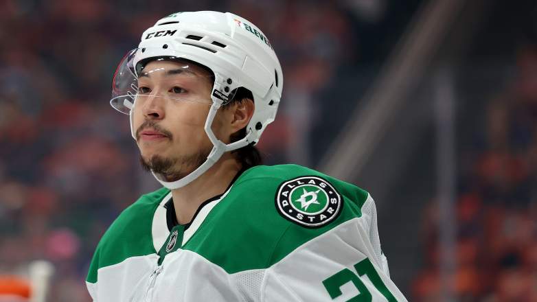 The Pittsburgh Penguins continue to chase Jason Robertson.