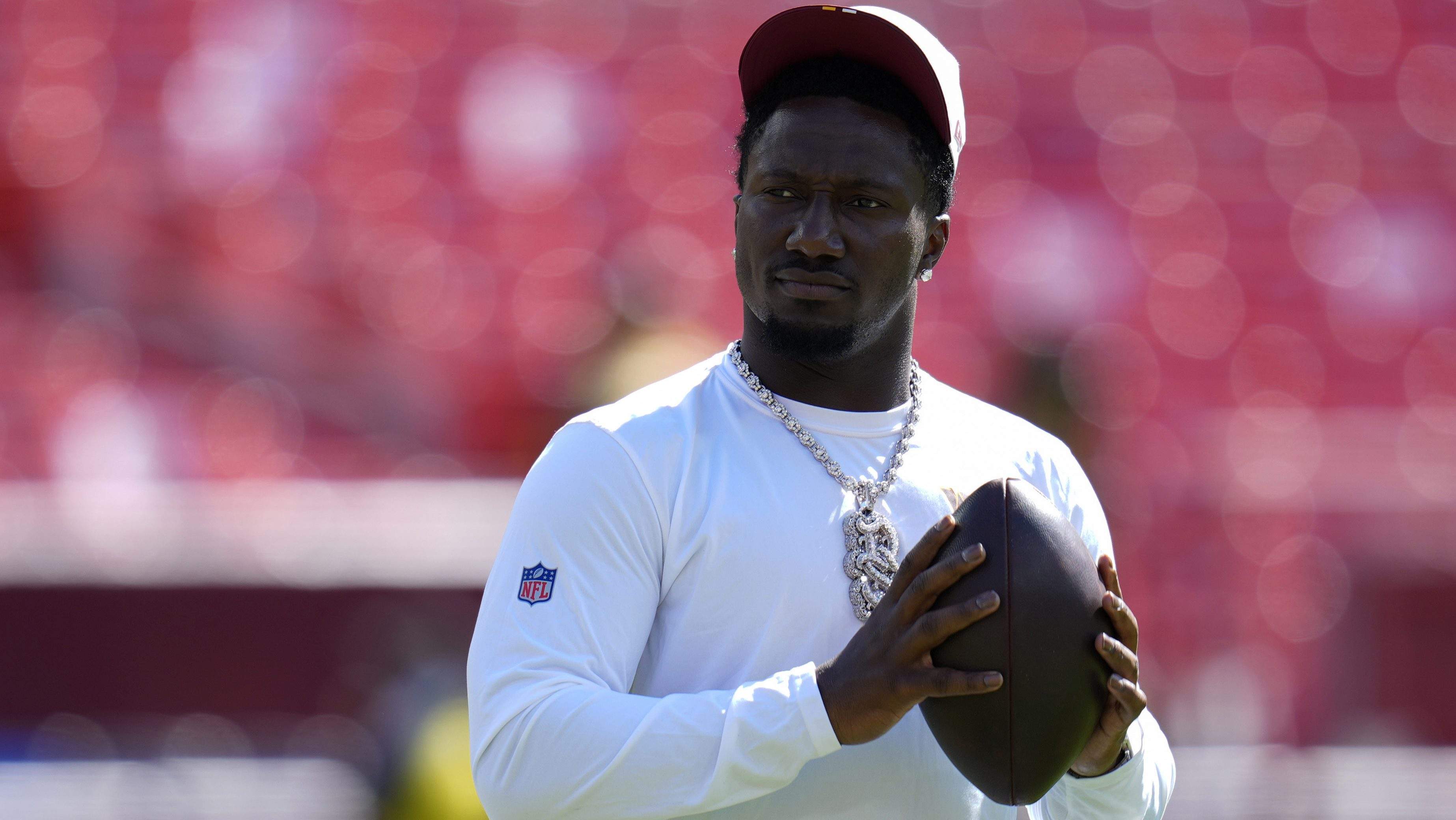 Super Bowl winner urges Ravens to sign the versatile Swiss Army Knife WR, source says.