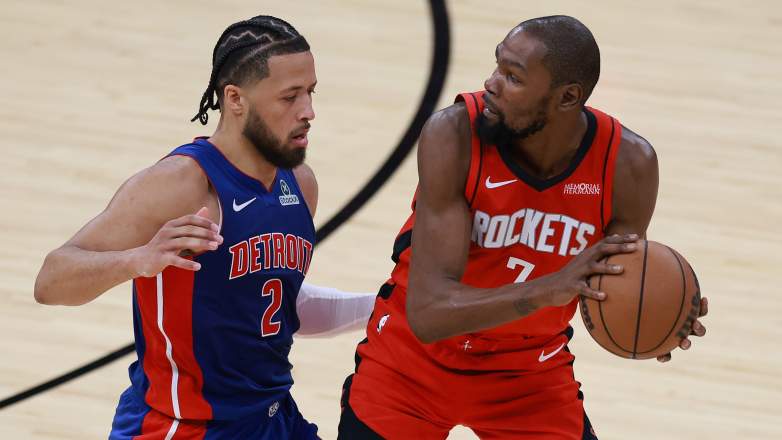 Cade Cunningham defends Kevin Durant during an NBA game amid reports the Detroit Pistons explored a trade for the former MVP.