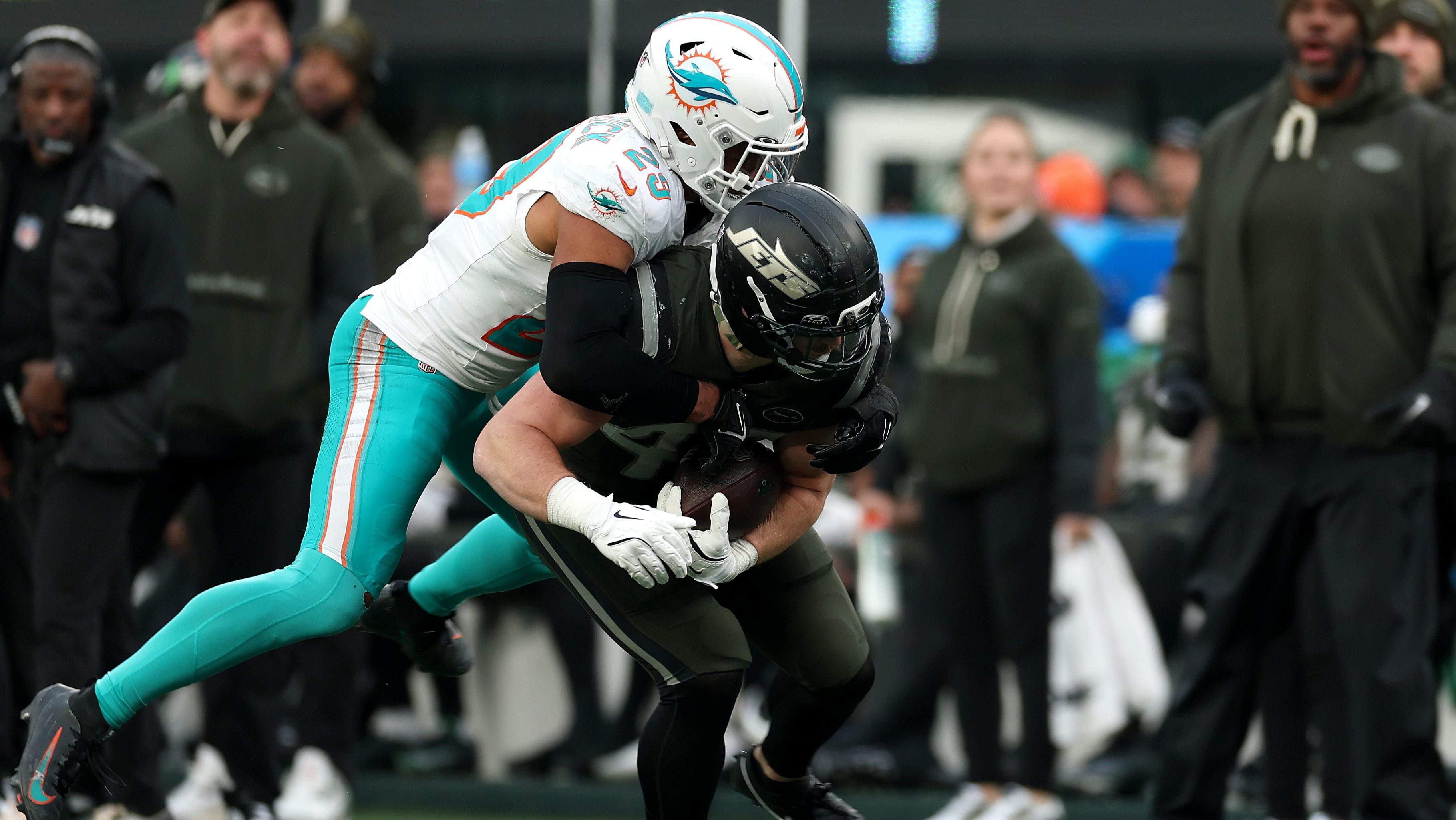 Jets veteran still has support after some down years: steady contributions keep fans hopeful.