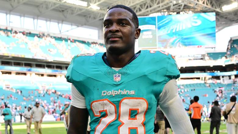 Miami Dolphins head coach Jeff Hafley confirms that running back Devon Achane is a full participant at training camp after shoulder surgery.