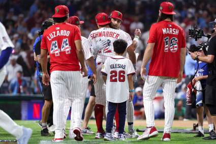 Kyle Schwarber’s Reaction to Bryce Harper’s 482-Foot Home Run Goes Viral