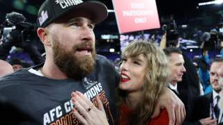 Travis Kelce Shows Off His New Wedding Band While Training for 2026 NFL Season