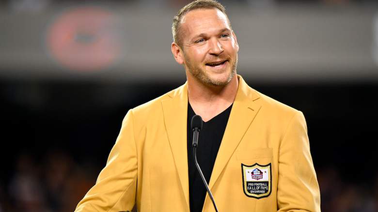 Brian Urlacher is honored with a Ring of Excellence