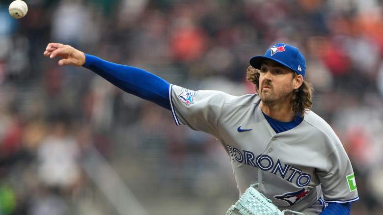 Kevin Gausman #34 of the Toronto Blue Jays pitches
