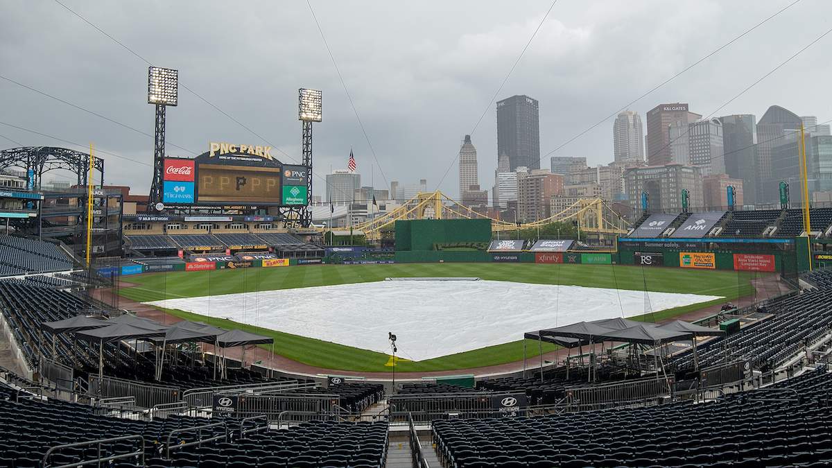 Braves-Pirates delay: latest weather and start time updates. Stay informed.