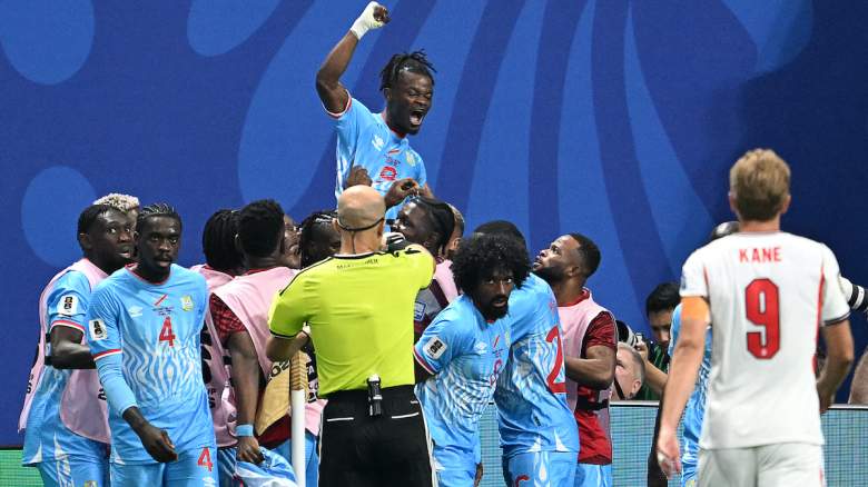 Congo DR's forward #09 Brian Cipenga celebrates with teammates scoring his team's first goal during the 2026 World Cup round of 32 match football between England and the Democratic Republic of Congo at the Atlanta Stadium in Atlanta on July 1, 2026.
