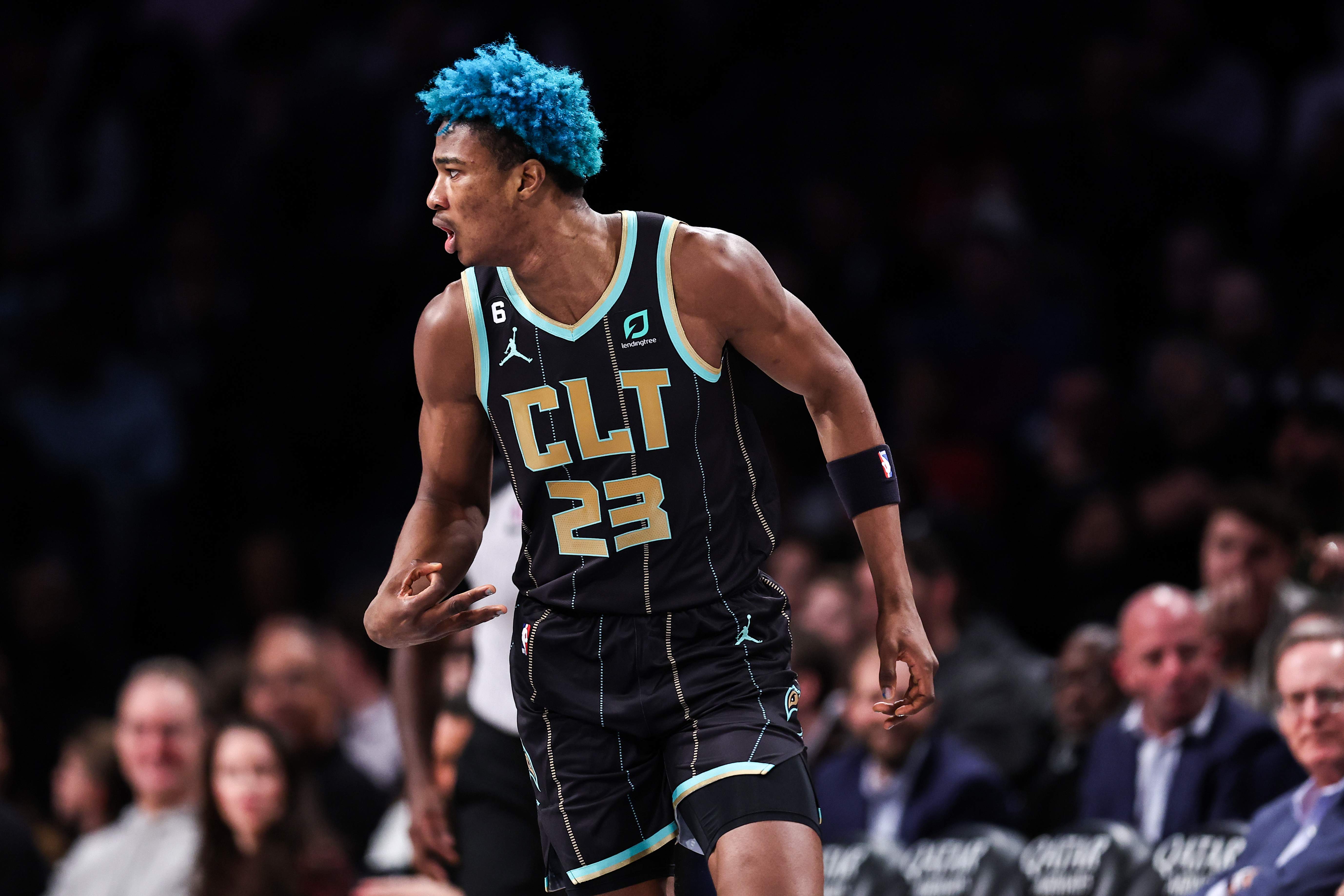 Former Hornets Big Breaks Out Corny Wedding Dance