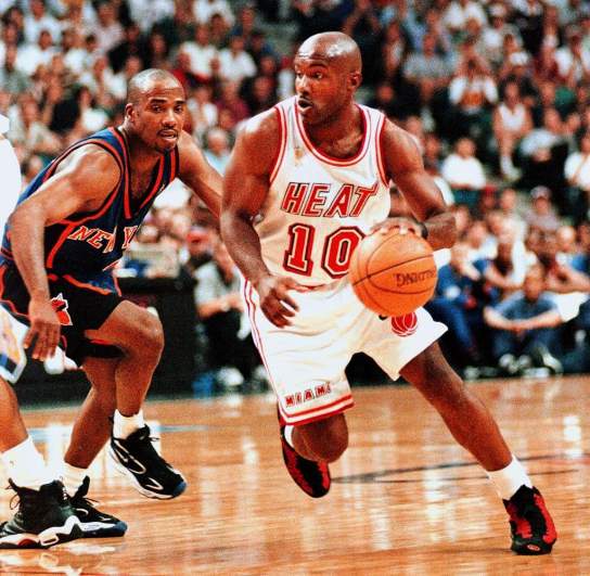 Chris Childs of the New York Knicks (L) watches Ti