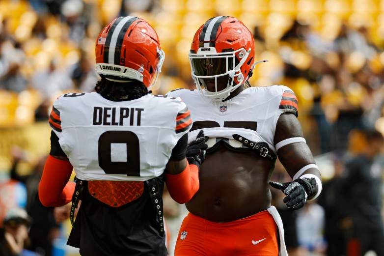 Cleveland Browns v Pittsburgh Steelers