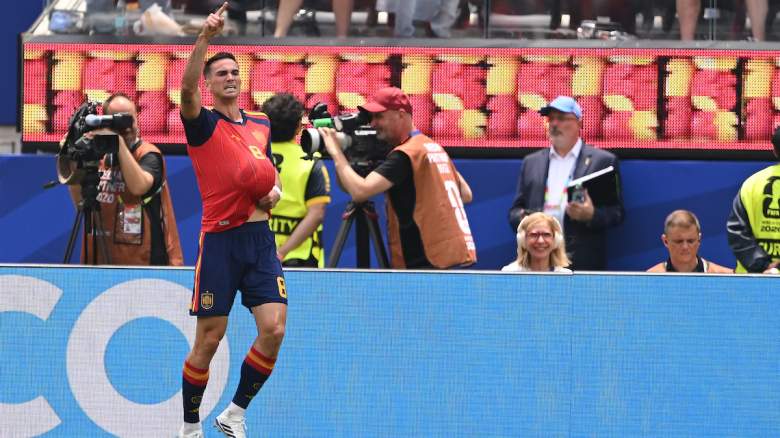 Fabian Ruiz #8 of Spain celebrates.