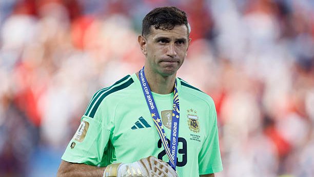 زلزال في معسكر التانغو.. إيميليانو مارتينيز يلمح للاعتزال الدولي بعد خسارة نهائي المونديال