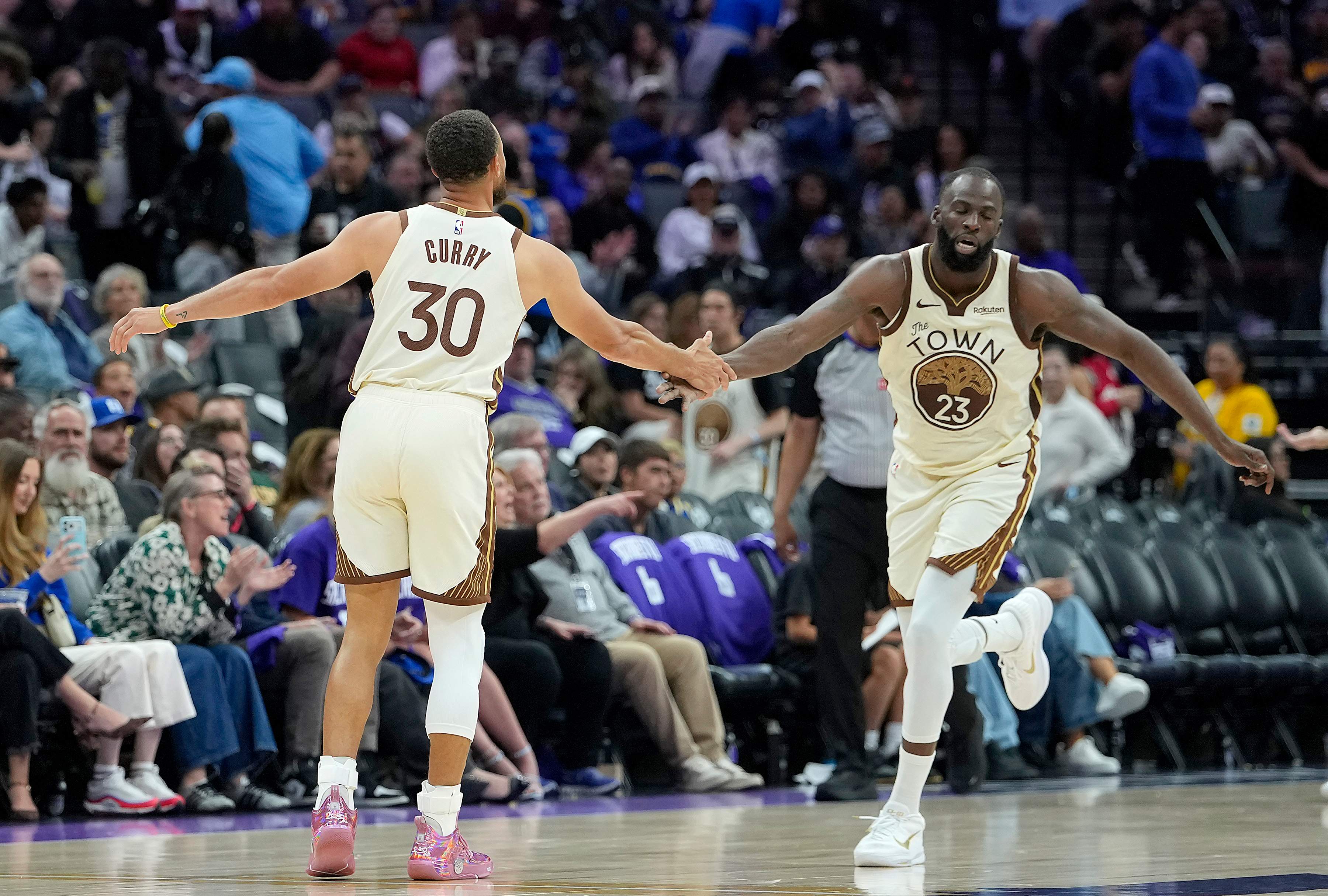 Golden State Warriors v Sacramento Kings