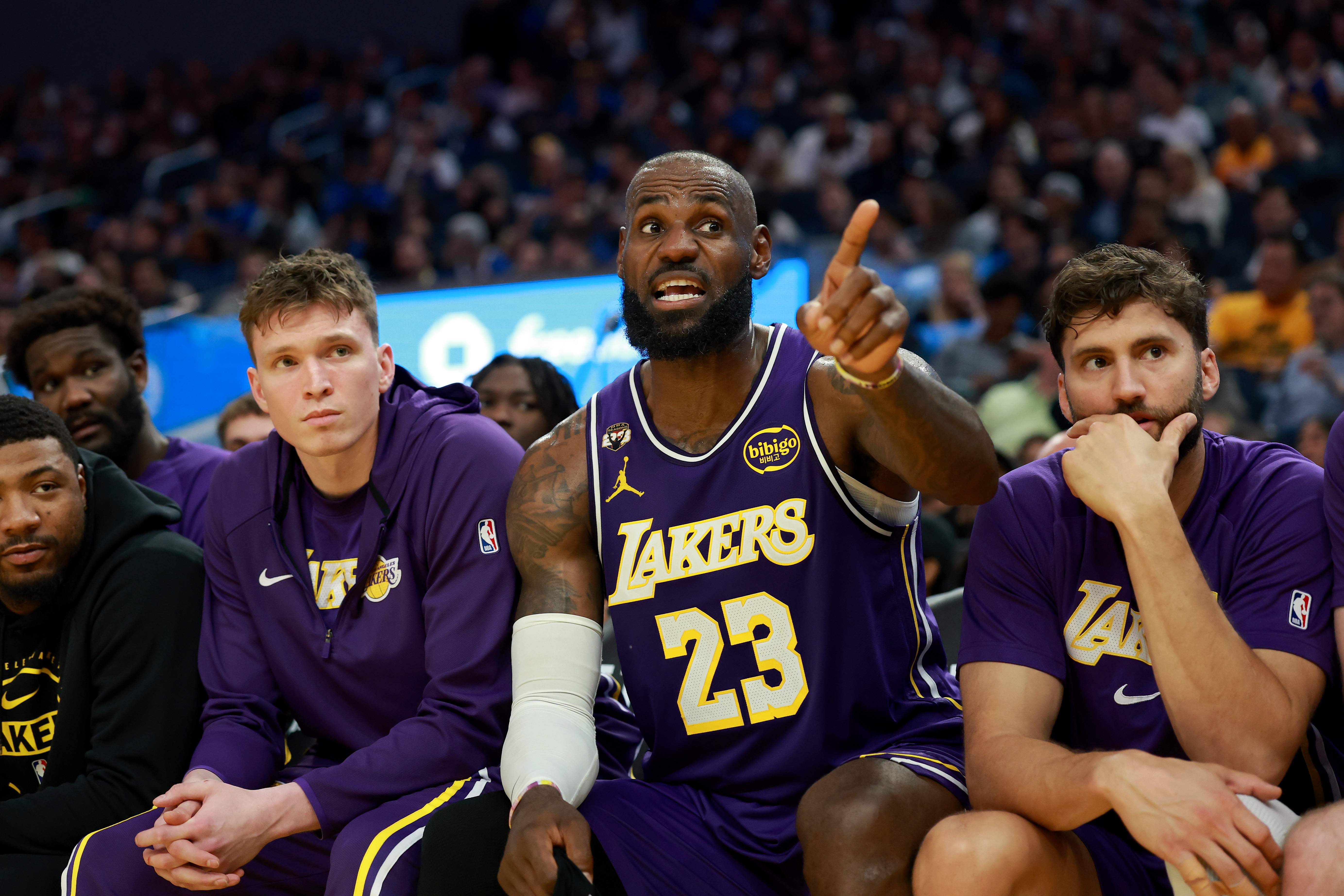 Los Angeles Lakers v Golden State Warriors