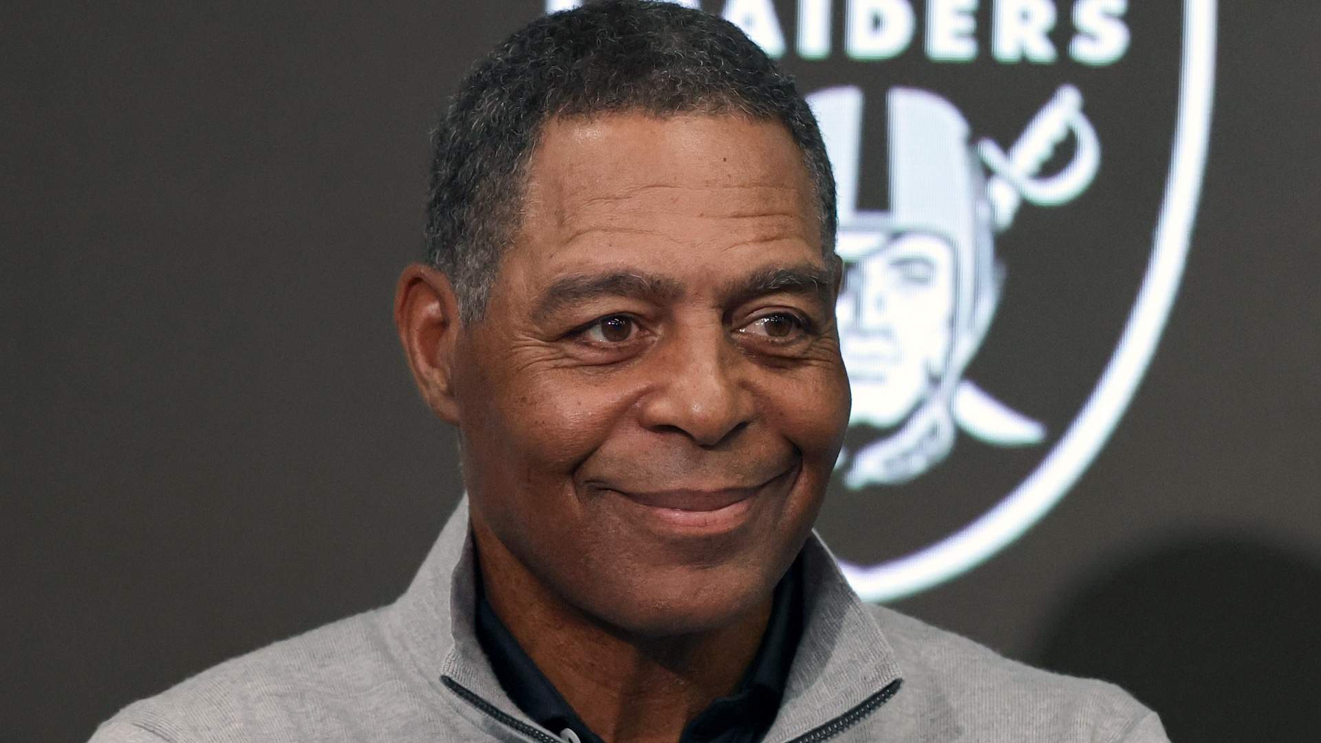Marcus Allen critiques Raiders, Fernando Mendoza situation with clear, factual details.
