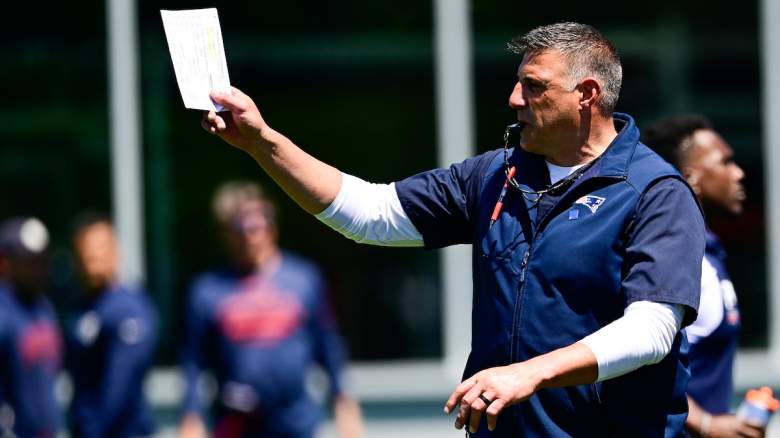 Head coach Mike Vrabel of the New England Patriots coaches players.