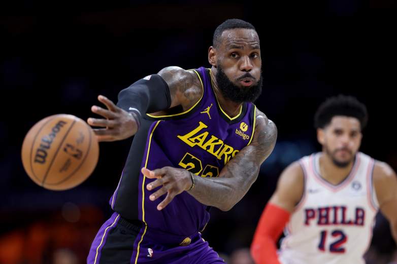 Philadelphia 76ers v Los Angeles Lakers
