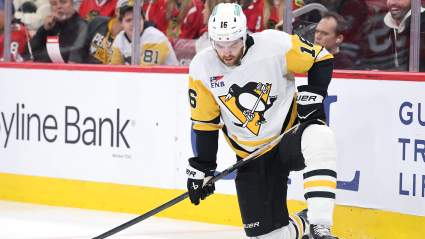 Blackhawks Trade Pitch Lands Penguins 6-Foot-6 Scoring Winger
